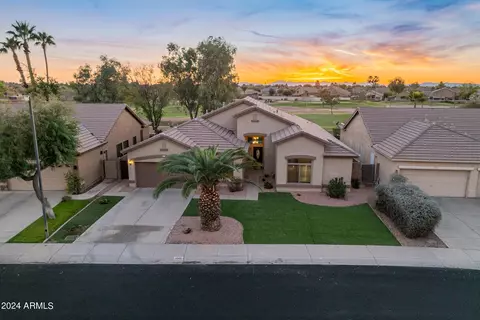 1046 S Palomino Creek Dr, Gilbert, AZ 85296