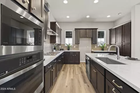 Kitchen - 26318 N 22nd Ave, Phoenix, AZ 85085 photo 7 of 7