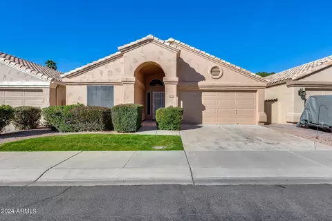 17066 N Moccasin Trl, Surprise, AZ 85374