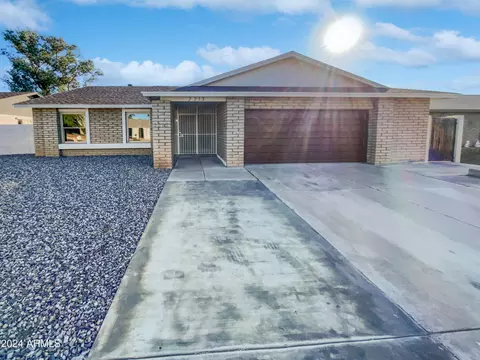 2213 El Moro Ave, Mesa, AZ 85204