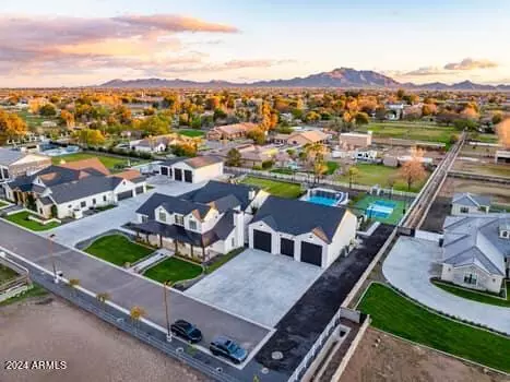View/Area - 2113 E Lexi Ln, Gilbert, AZ 85298 photo 2 of 11