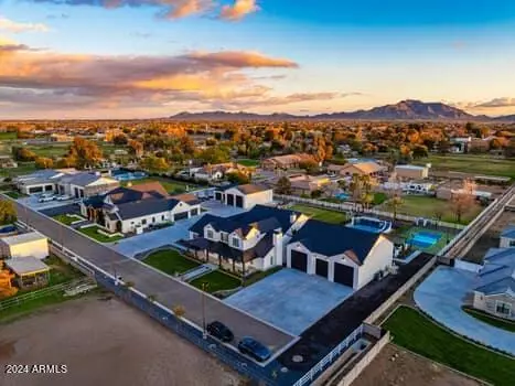View/Area - 2113 E Lexi Ln, Gilbert, AZ 85298 photo 3 of 11