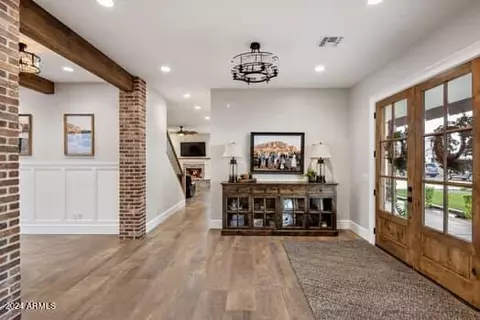 Entry Way - 2113 E Lexi Ln, Gilbert, AZ 85298 photo 2 of 3