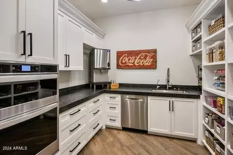 Kitchen - 2113 E Lexi Ln, Gilbert, AZ 85298 photo 4 of 4