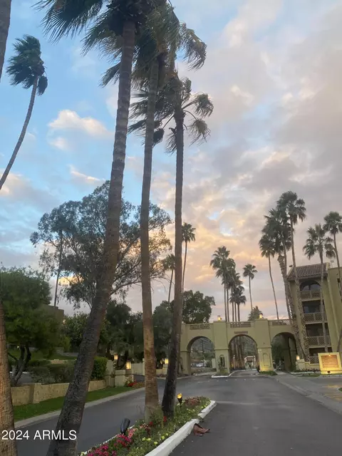 View/Area - 1735 E Frier Dr, Phoenix, AZ 85020 photo 9 of 16