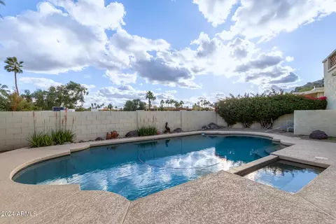 Exterior - 1735 E Frier Dr, Phoenix, AZ 85020 photo 8 of 26