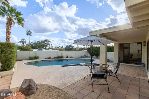Exterior - 1735 E Frier Dr, Phoenix, AZ 85020 photo 9 of 26