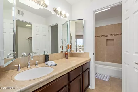 Bath - 1735 E Frier Dr, Phoenix, AZ 85020 photo 4 of 4