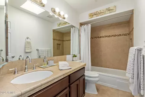 Bath - 1735 E Frier Dr, Phoenix, AZ 85020 photo 3 of 4