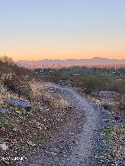 View/Area - 1735 E Frier Dr, Phoenix, AZ 85020 photo 14 of 16
