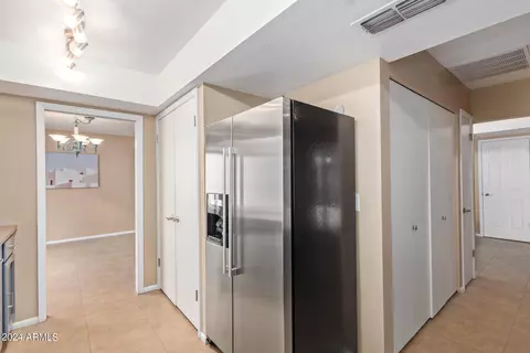Kitchen - 1735 E Frier Dr, Phoenix, AZ 85020 photo 2 of 4