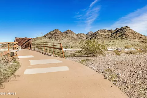 View/Area - 1735 E Frier Dr, Phoenix, AZ 85020 photo 13 of 16