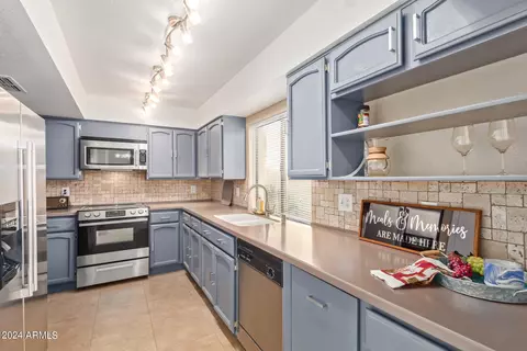 Kitchen - 1735 E Frier Dr, Phoenix, AZ 85020 photo 1 of 4