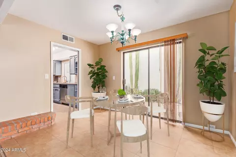 Dining - 1735 E Frier Dr, Phoenix, AZ 85020 photo 1 of 1