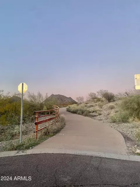 View/Area - 1735 E Frier Dr, Phoenix, AZ 85020 photo 12 of 16