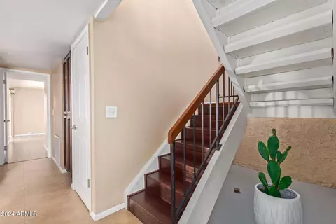 Entry Way - 1735 E Frier Dr, Phoenix, AZ 85020 photo 2 of 4