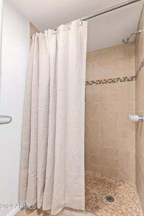 Bath - 1735 E Frier Dr, Phoenix, AZ 85020 photo 2 of 4