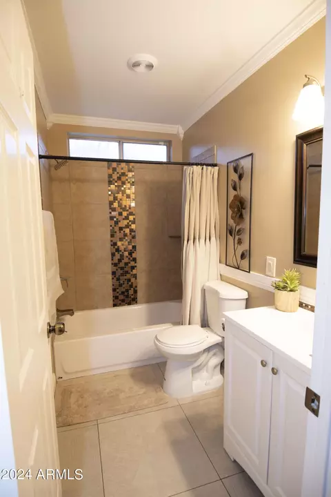 Bath - 3156 W Juniper Ave, Phoenix, AZ 85053 photo 3 of 5