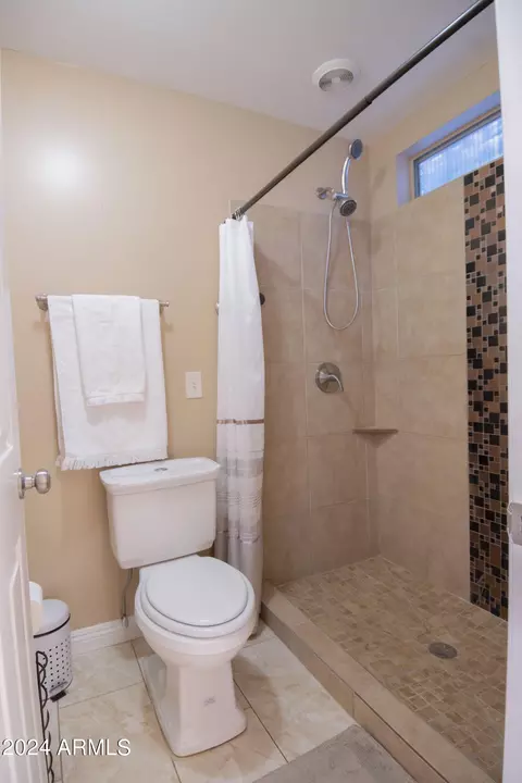 Bath - 3156 W Juniper Ave, Phoenix, AZ 85053 photo 1 of 5