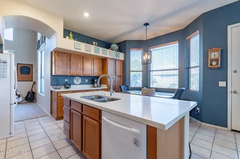 Kitchen - 1157 N Arroyo Ln, Gilbert, AZ 85234 photo 2 of 5