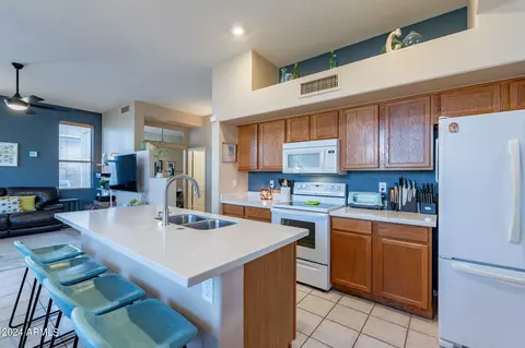 Kitchen - 1157 N Arroyo Ln, Gilbert, AZ 85234 photo 5 of 5