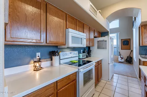 Kitchen - 1157 N Arroyo Ln, Gilbert, AZ 85234 photo 3 of 5