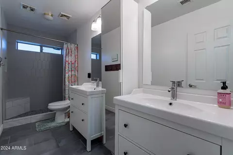Bath - 379 E Phelps St, Gilbert, AZ 85295 photo 3 of 5