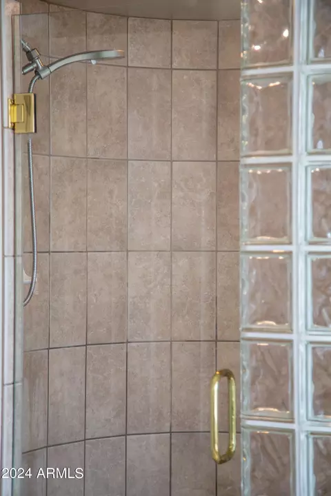 Bath - 2722 Evans Dr, Phoenix, AZ 85032 photo 4 of 5