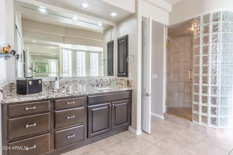 Bath - 2722 Evans Dr, Phoenix, AZ 85032 photo 3 of 5