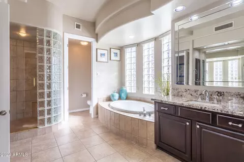 Bath - 2722 Evans Dr, Phoenix, AZ 85032 photo 1 of 5