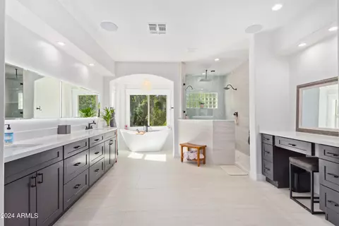 Bath - 3041 E Indigo St, Mesa, AZ 85213 photo 1 of 4