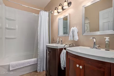 Bath - 1142 E Beverly Ln, Phoenix, AZ 85022 photo 5 of 6