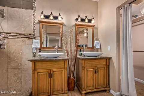 Bath - 1142 E Beverly Ln, Phoenix, AZ 85022 photo 1 of 6