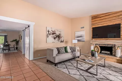 Living - 1142 E Beverly Ln, Phoenix, AZ 85022 photo 5 of 7