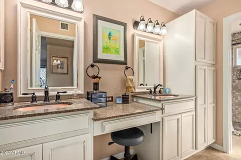Bath - 1142 E Beverly Ln, Phoenix, AZ 85022 photo 3 of 6