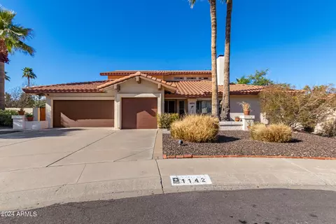 Exterior - 1142 E Beverly Ln, Phoenix, AZ 85022 photo 5 of 15