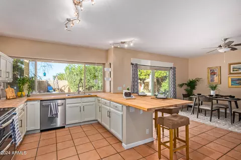 Kitchen - 1142 E Beverly Ln, Phoenix, AZ 85022 photo 1 of 3