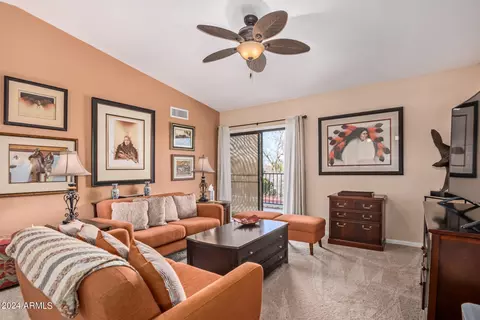 Living - 1142 E Beverly Ln, Phoenix, AZ 85022 photo 6 of 7