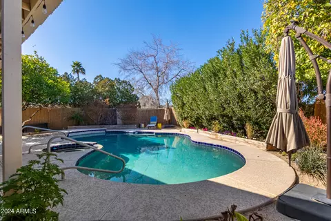 Exterior - 1142 E Beverly Ln, Phoenix, AZ 85022 photo 11 of 15