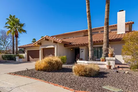 Exterior - 1142 E Beverly Ln, Phoenix, AZ 85022 photo 4 of 15