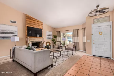 Living - 1142 E Beverly Ln, Phoenix, AZ 85022 photo 3 of 7