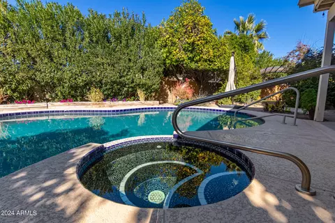 Exterior - 1142 E Beverly Ln, Phoenix, AZ 85022 photo 10 of 15
