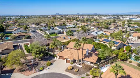 View/Area - 1142 E Beverly Ln, Phoenix, AZ 85022 photo 2 of 15