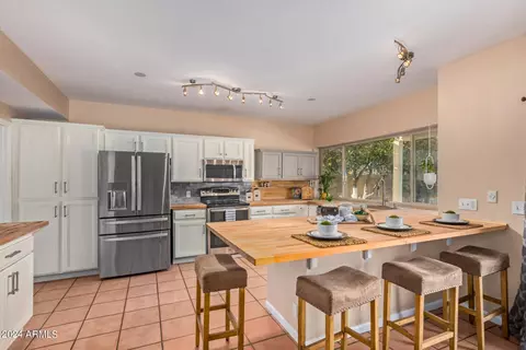 Kitchen - 1142 E Beverly Ln, Phoenix, AZ 85022 photo 3 of 3