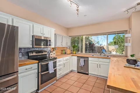 Kitchen - 1142 E Beverly Ln, Phoenix, AZ 85022 photo 2 of 3