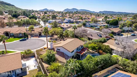 View/Area - 1142 E Beverly Ln, Phoenix, AZ 85022 photo 8 of 15
