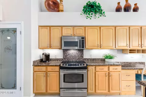 Kitchen - 14007 N 10th Pl, Phoenix, AZ 85022 photo 6 of 6