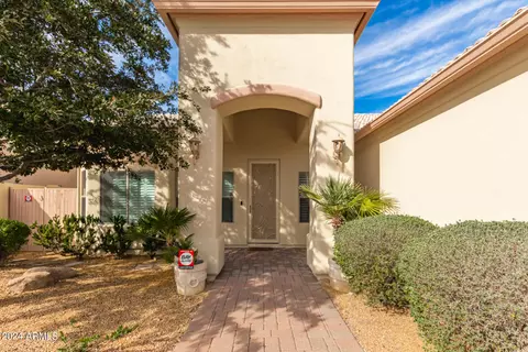 Exterior - 14007 N 10th Pl, Phoenix, AZ 85022 photo 2 of 9