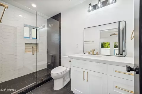 Bath - 4912 E Osborn Rd, Phoenix, AZ 85018 photo 4 of 4