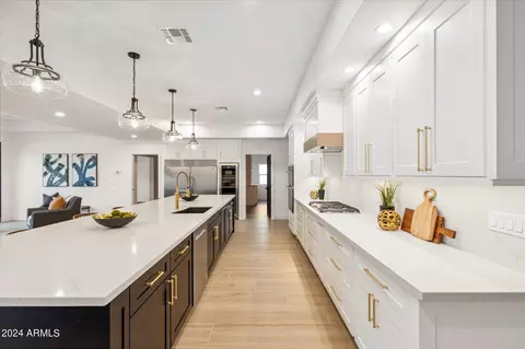Kitchen - 4912 E Osborn Rd, Phoenix, AZ 85018 photo 2 of 6